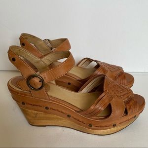 Frye carlie huarache platform sandal cognac